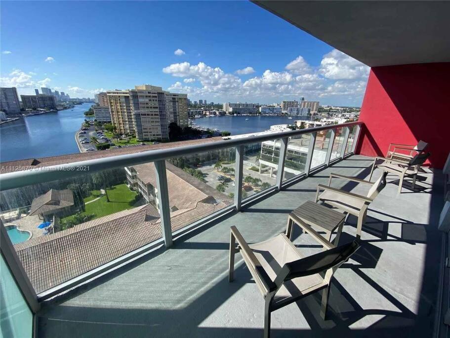 2Bd 2Ba Condo @Beachwalk Resort W/Pool Hallandale Beach Exterior photo